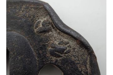 時代武具　鉄地　瓜形　透かし　龍の図　波に千鳥図　匠の美技が光る鍔2点セット(彫刻、刀装具)(R-080544)