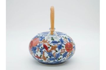 源右衛門　有田焼　古伊万里風　牡丹絵　緻密で華麗な色彩が見事な茶器セット(草花紋、金彩、土瓶、急須、湯呑み、湯飲み5客、湯のみ茶碗、蓋付、茶道具、煎茶、和食器、共箱付き、裏印)(R-080548)
