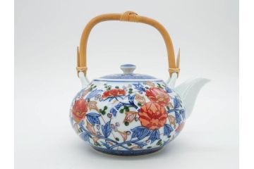源右衛門　有田焼　古伊万里風　牡丹絵　緻密で華麗な色彩が見事な茶器セット(草花紋、金彩、土瓶、急須、湯呑み、湯飲み5客、湯のみ茶碗、蓋付、茶道具、煎茶、和食器、共箱付き、裏印)(R-080548)
