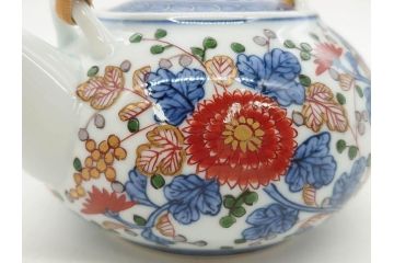 源右衛門　有田焼　古伊万里風　牡丹絵　緻密で華麗な色彩が見事な茶器セット(草花紋、金彩、土瓶、急須、湯呑み、湯飲み5客、湯のみ茶碗、蓋付、茶道具、煎茶、和食器、共箱付き、裏印)(R-080548)