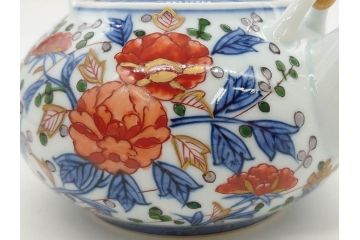 源右衛門　有田焼　古伊万里風　牡丹絵　緻密で華麗な色彩が見事な茶器セット(草花紋、金彩、土瓶、急須、湯呑み、湯飲み5客、湯のみ茶碗、蓋付、茶道具、煎茶、和食器、共箱付き、裏印)(R-080548)