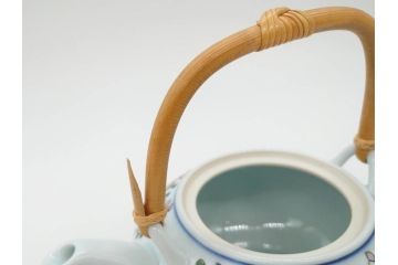 源右衛門　有田焼　古伊万里風　牡丹絵　緻密で華麗な色彩が見事な茶器セット(草花紋、金彩、土瓶、急須、湯呑み、湯飲み5客、湯のみ茶碗、蓋付、茶道具、煎茶、和食器、共箱付き、裏印)(R-080548)