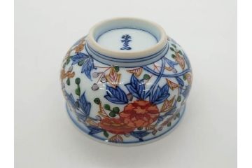 源右衛門　有田焼　古伊万里風　牡丹絵　緻密で華麗な色彩が見事な茶器セット(草花紋、金彩、土瓶、急須、湯呑み、湯飲み5客、湯のみ茶碗、蓋付、茶道具、煎茶、和食器、共箱付き、裏印)(R-080548)