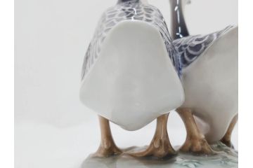 デンマーク　ROYAL COPENHAGEN(ロイヤルコペンハーゲン)　「ペアのガチョウ」　2068　仲睦まじい姿に心がほっこりするフィギュリン(鳥、置物、ディスプレイ、陶器、オブジェ、北欧)(R-080550)