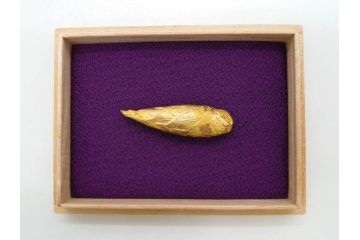 彫金家　信田洋　「竹の子」　Silver(シルバー)　春の息吹を感じさせる帯留(タケノコ、銀、台座、帯留め、着物道具、和装小物、アクセサリー共箱付き)(R-080551)