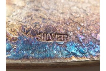 彫金家　信田洋　「竹の子」　Silver(シルバー)　春の息吹を感じさせる帯留(タケノコ、銀、台座、帯留め、着物道具、和装小物、アクセサリー共箱付き)(R-080551)