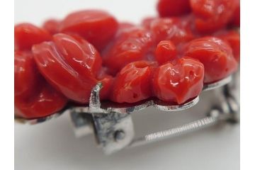 時代物　赤珊瑚　彫刻　色鮮やかな帯留(花、サンゴ、帯留め、着物道具、和装小物、アクセサリー、ブローチ)(R-080552)