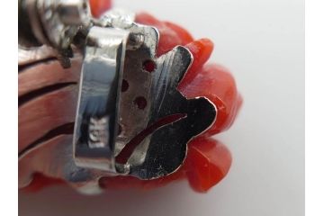 時代物　赤珊瑚　彫刻　色鮮やかな帯留(花、サンゴ、帯留め、着物道具、和装小物、アクセサリー、ブローチ)(R-080552)