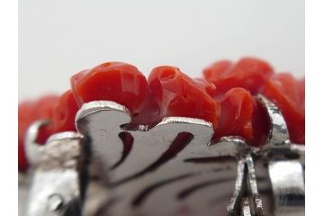 時代物　赤珊瑚　彫刻　色鮮やかな帯留(花、サンゴ、帯留め、着物道具、和装小物、アクセサリー、ブローチ)(R-080552)