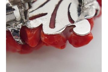 時代物　赤珊瑚　彫刻　色鮮やかな帯留(花、サンゴ、帯留め、着物道具、和装小物、アクセサリー、ブローチ)(R-080552)