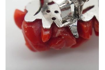 時代物　赤珊瑚　彫刻　色鮮やかな帯留(花、サンゴ、帯留め、着物道具、和装小物、アクセサリー、ブローチ)(R-080552)