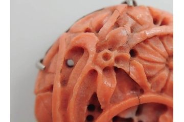 時代物　ピンク珊瑚　SPM刻印　彫刻　上品な雰囲気の帯留(花、サンゴ、帯留め、着物道具、和装小物、アクセサリー)(R-080553)