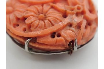 時代物　ピンク珊瑚　SPM刻印　彫刻　上品な雰囲気の帯留(花、サンゴ、帯留め、着物道具、和装小物、アクセサリー)(R-080553)