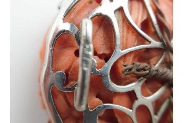 時代物　ピンク珊瑚　SPM刻印　彫刻　上品な雰囲気の帯留(花、サンゴ、帯留め、着物道具、和装小物、アクセサリー)(R-080553)