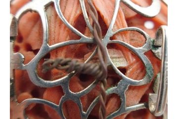時代物　ピンク珊瑚　SPM刻印　彫刻　上品な雰囲気の帯留(花、サンゴ、帯留め、着物道具、和装小物、アクセサリー)(R-080553)