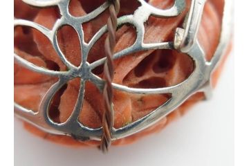 時代物　ピンク珊瑚　SPM刻印　彫刻　上品な雰囲気の帯留(花、サンゴ、帯留め、着物道具、和装小物、アクセサリー)(R-080553)