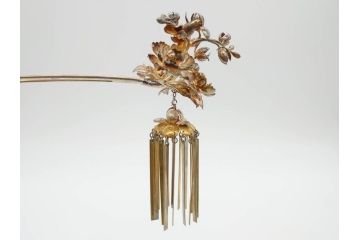 時代物　銀製簪　彫金　びらびら　珊瑚?　繊細な彫りに見惚れるかんざし一対(花、和装小物、髪飾り、アクセサリー、木箱付き)(R-080554)