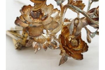 時代物　銀製簪　彫金　びらびら　珊瑚?　繊細な彫りに見惚れるかんざし一対(花、和装小物、髪飾り、アクセサリー、木箱付き)(R-080554)