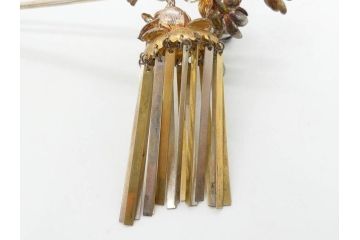 時代物　銀製簪　彫金　びらびら　珊瑚?　繊細な彫りに見惚れるかんざし一対(花、和装小物、髪飾り、アクセサリー、木箱付き)(R-080554)
