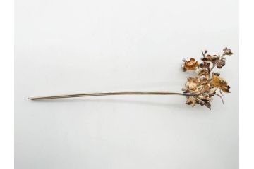 時代物　銀製簪　彫金　びらびら　珊瑚?　繊細な彫りに見惚れるかんざし一対(花、和装小物、髪飾り、アクセサリー、木箱付き)(R-080554)
