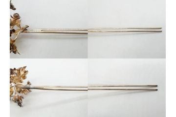 時代物　銀製簪　彫金　びらびら　珊瑚?　繊細な彫りに見惚れるかんざし一対(花、和装小物、髪飾り、アクセサリー、木箱付き)(R-080554)