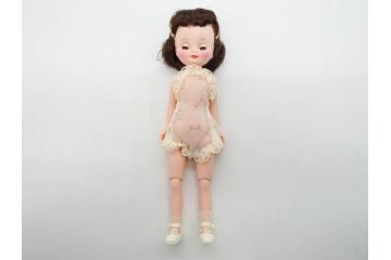 Tiny Betsy McCall(タイニー・ベッツィー・マッコール)　パッチリとした瞳が愛らしい人形と服や小物セット(ファッションドール、着せ替え人形、女の子、目つむり人形、アメリカ、ブリンキング・アイ、外箱付き)(R-080556)