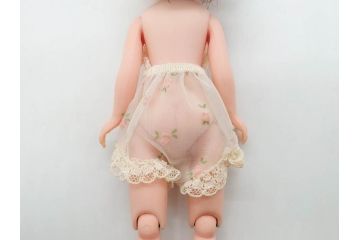 Tiny Betsy McCall(タイニー・ベッツィー・マッコール)　パッチリとした瞳が愛らしい人形と服や小物セット(ファッションドール、着せ替え人形、女の子、目つむり人形、アメリカ、ブリンキング・アイ、外箱付き)(R-080556)