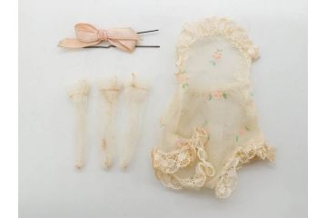 Tiny Betsy McCall(タイニー・ベッツィー・マッコール)　パッチリとした瞳が愛らしい人形と服や小物セット(ファッションドール、着せ替え人形、女の子、目つむり人形、アメリカ、ブリンキング・アイ、外箱付き)(R-080556)