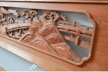 ビンテージ建具　松の木と風情ある風景の彫刻が美しい彫刻欄間2枚セット(明り取り、明かり取り、ヴィンテージ)(R-080563)
