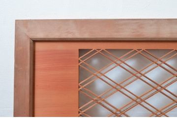 アンティーク建具　彫刻入り　松竹梅が彫り込まれた縁起の良いデザインが魅力的な組子欄間2枚セット(明り取り、明かり取り)(R-080564)