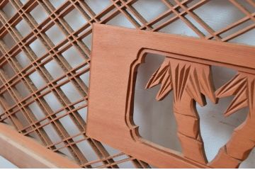 アンティーク建具　彫刻入り　松竹梅が彫り込まれた縁起の良いデザインが魅力的な組子欄間2枚セット(明り取り、明かり取り)(R-080564)