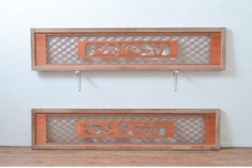 アンティーク建具　彫刻入り　松竹梅が彫り込まれた縁起の良いデザインが魅力的な組子欄間2枚セット(明り取り、明かり取り)(R-080564)