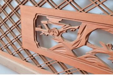 アンティーク建具　彫刻入り　松竹梅が彫り込まれた縁起の良いデザインが魅力的な組子欄間2枚セット(明り取り、明かり取り)(R-080564)