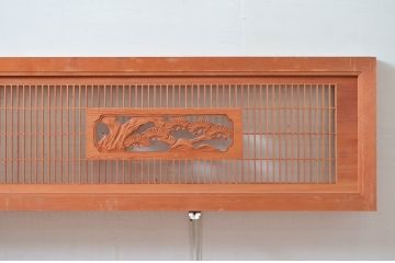 アンティーク建具　彫刻入り　松竹梅が彫り込まれた縁起の良いデザインが魅力的な組子欄間2枚セット(明り取り、明かり取り)(R-080565)