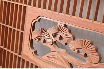 アンティーク建具　彫刻入り　松竹梅が彫り込まれた縁起の良いデザインが魅力的な組子欄間2枚セット(明り取り、明かり取り)(R-080565)