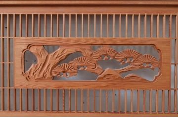 アンティーク建具　彫刻入り　松竹梅が彫り込まれた縁起の良いデザインが魅力的な組子欄間2枚セット(明り取り、明かり取り)(R-080565)