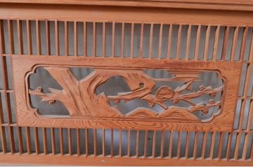 アンティーク建具　彫刻入り　松竹梅が彫り込まれた縁起の良いデザインが魅力的な組子欄間2枚セット(明り取り、明かり取り)(R-080565)