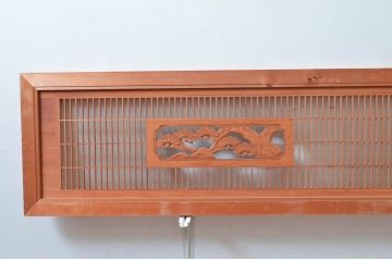 アンティーク建具　彫刻入り　松竹梅が彫り込まれた縁起の良いデザインが魅力的な組子欄間2枚セット(明り取り、明かり取り)(R-080565)