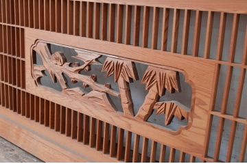 アンティーク建具　彫刻入り　松竹梅が彫り込まれた縁起の良いデザインが魅力的な組子欄間2枚セット(明り取り、明かり取り)(R-080565)