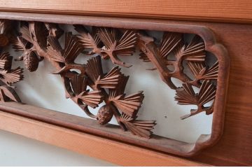 アンティーク建具　井波彫刻　光信作　和の空間を演出する松と梅の彫刻が魅力的な欄間2枚セット(明り取り、明かり取り)(R-080566)
