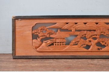 ビンテージ建具　屋久杉　松の木と風景の彫刻が風情を感じる彫刻欄間2枚セット(明かり取り、明り取り、ヴィンテージ)(R-080567)