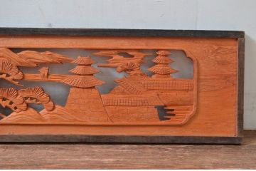 ビンテージ建具　屋久杉　松の木と風景の彫刻が風情を感じる彫刻欄間2枚セット(明かり取り、明り取り、ヴィンテージ)(R-080567)