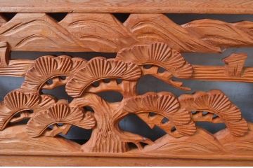 ビンテージ建具　屋久杉　松の木と風景の彫刻が風情を感じる彫刻欄間2枚セット(明かり取り、明り取り、ヴィンテージ)(R-080567)