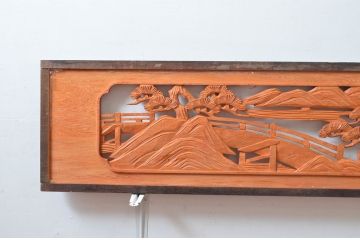 ビンテージ建具　屋久杉　松の木と風景の彫刻が風情を感じる彫刻欄間2枚セット(明かり取り、明り取り、ヴィンテージ)(R-080567)