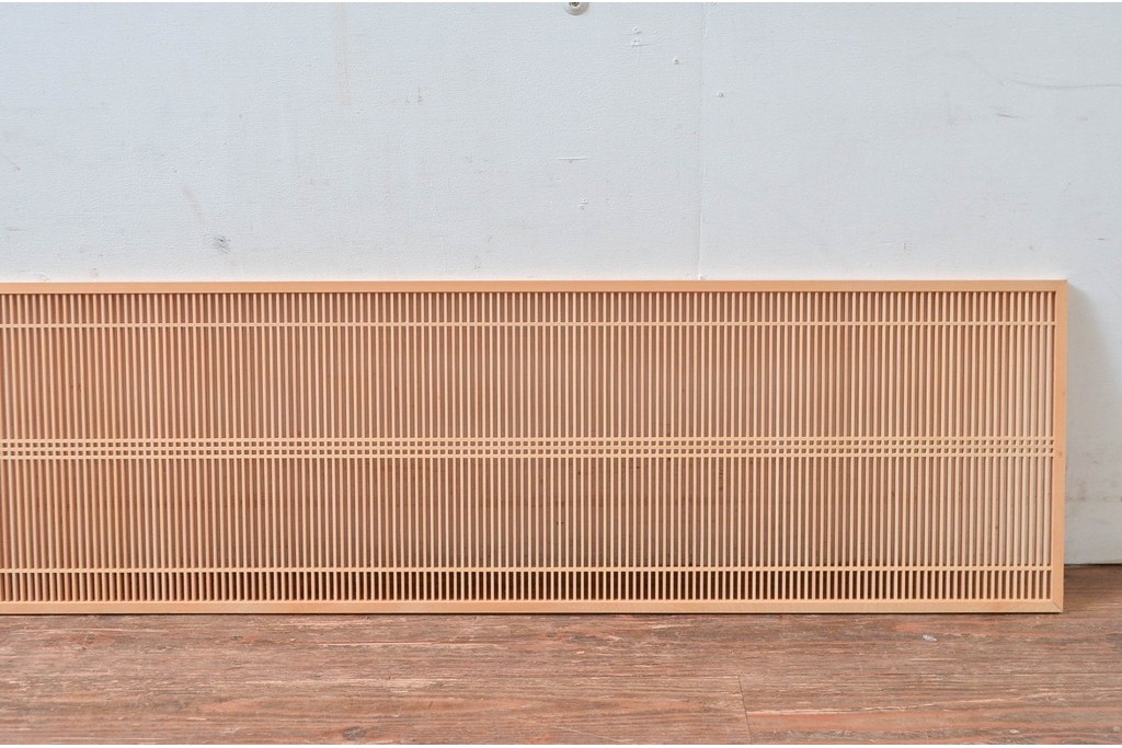 新古　未使用建具　枠(框)なし　細かな縦格子が美しい筬欄間2枚セット　(R-080570)