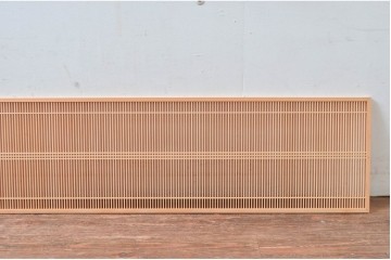 新古　未使用建具　枠(框)なし　細かな縦格子が美しい筬欄間2枚セット　(R-080570)
