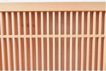 新古　未使用建具　枠(框)なし　細かな縦格子が美しい筬欄間2枚セット　(R-080570)