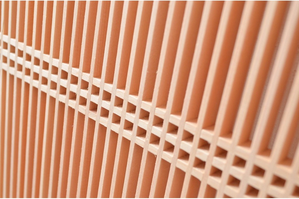 新古　未使用建具　枠(框)なし　細かな縦格子が美しい筬欄間2枚セット　(R-080570)