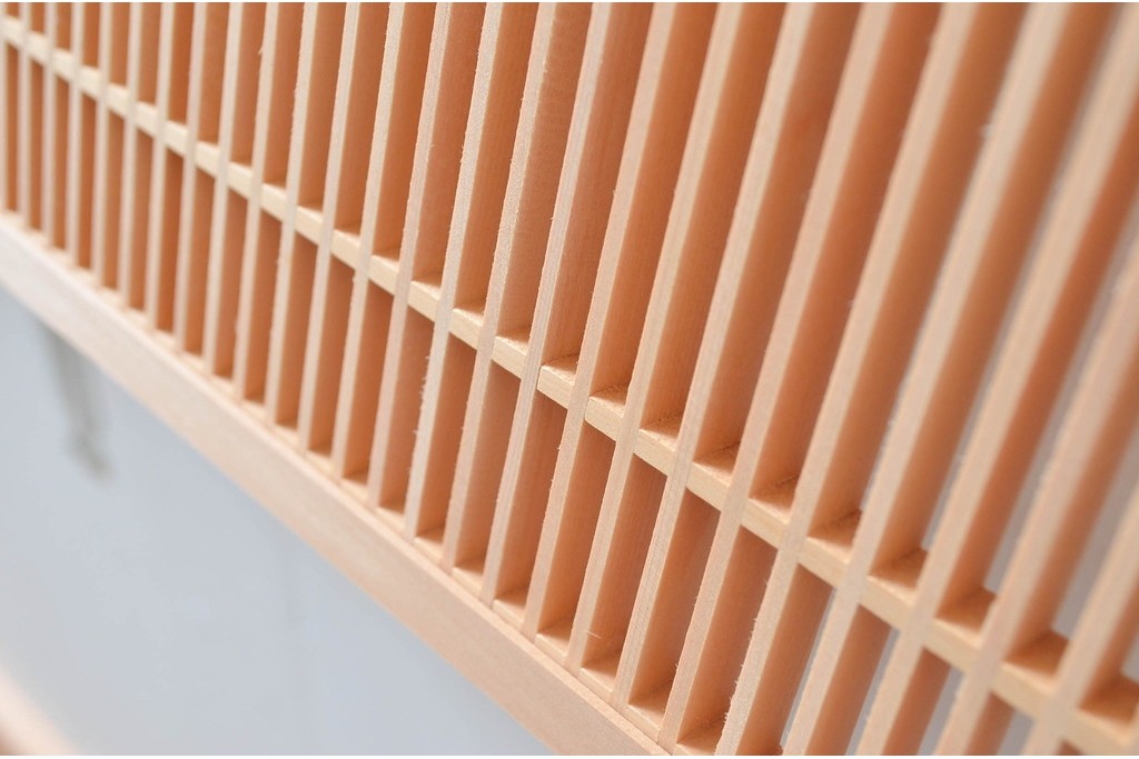 新古　未使用建具　枠(框)なし　細かな縦格子が美しい筬欄間2枚セット　(R-080570)