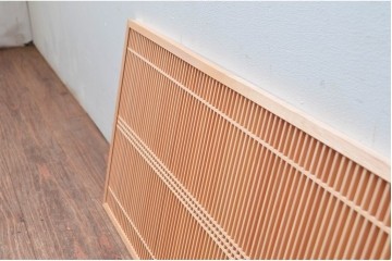 新古　未使用建具　枠(框)なし　細かな縦格子が美しい筬欄間2枚セット　(R-080570)
